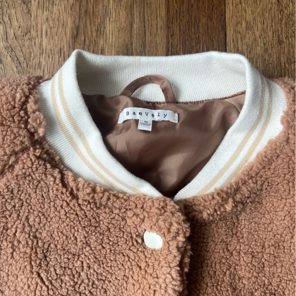 NWOT Teddy Sherpa Bomber Jacket Tan Beige Women’s Sz M Preppy Cozy - Picture 3 of 9
